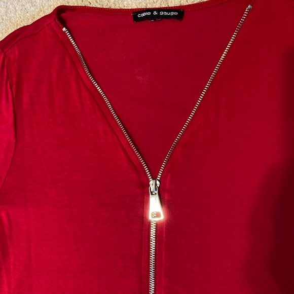 Cable & Gauge soft zip front top. Size medium - Picture 3 of 8